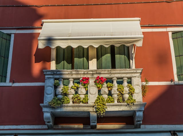 Guida Completa: Come Coltivare un Orto sul Balcone con Consigli e Suggerimenti Utili